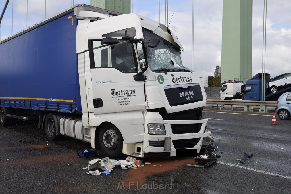 Schwerer LKW VU PKlemm A 4 Rich Olpe auf der Rodenkirchener Bruecke P100.JPG - Miklos Laubert